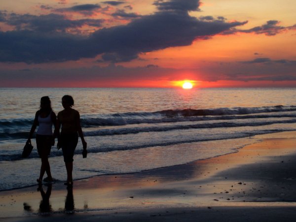 Прогулка по берегу моря