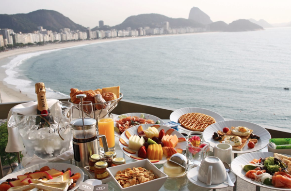 Завтрак с видом на море