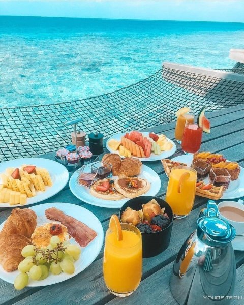 Вкусный завтрак с видом на моря