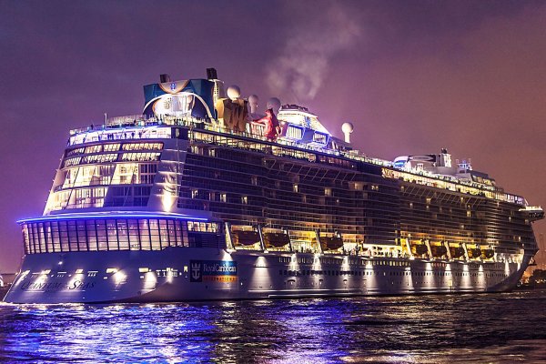 Круизный лайнер Queen Mary