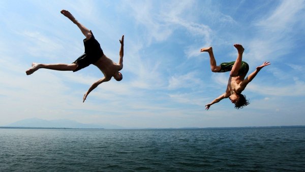 Прыжок в море