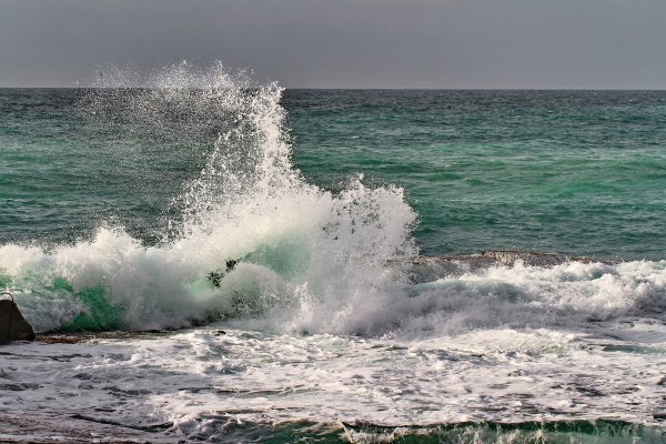 Море волны брызги