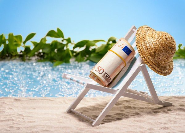 Чемодан на море