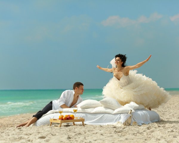 Счастливые на берегу