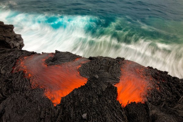 Вулканическая лава Гавайи