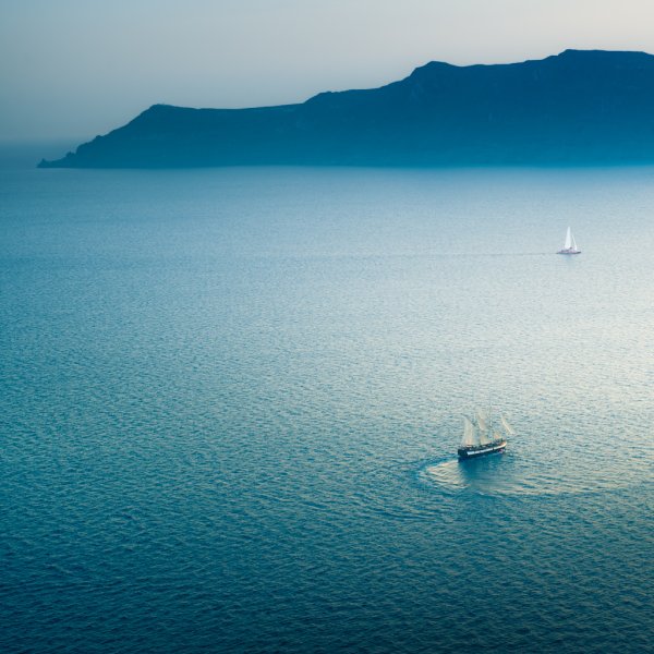 Парень на берегу моря