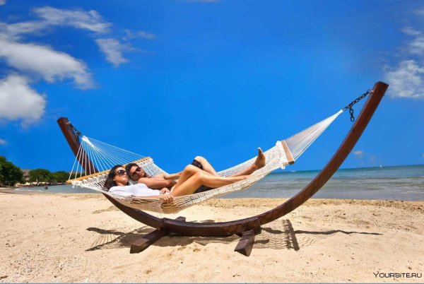 Гамак на берегу моря