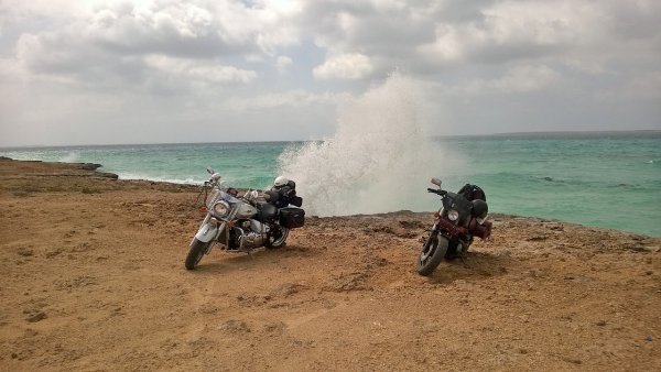 Мотоцикл на берегу моря