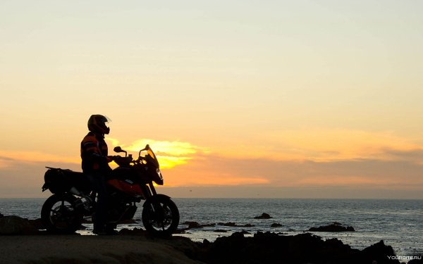 Мотоцикл на берегу моря