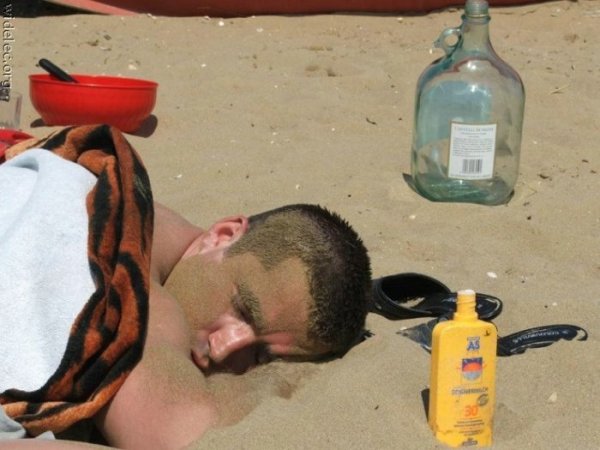 Пьяные девушки на море