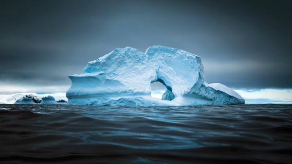 Айсберг в Ледовитом океане