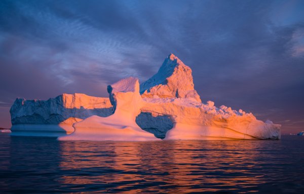 Айсберг на закате