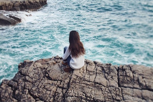 Спиной в море