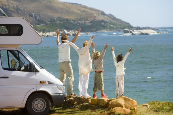 Чемодан на море