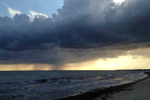 Море пасмурно