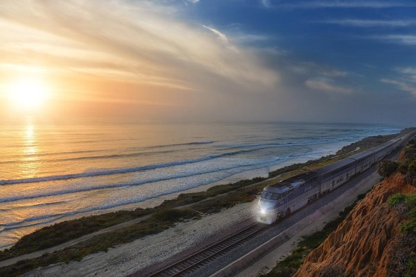 Железная дорога у моря