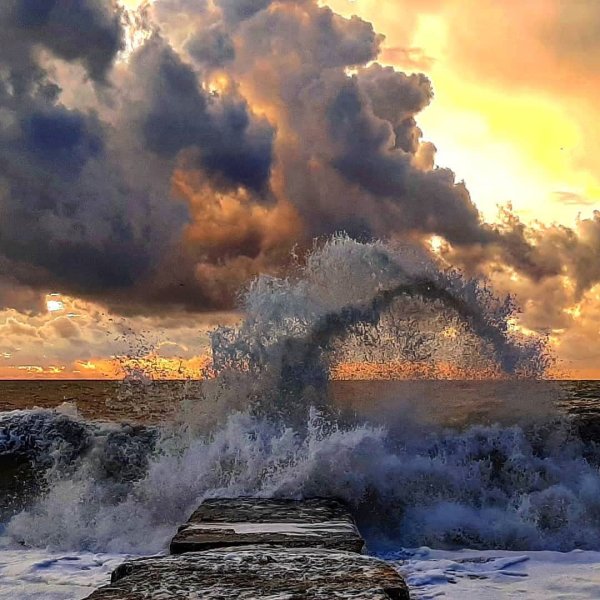 Шторм на закате