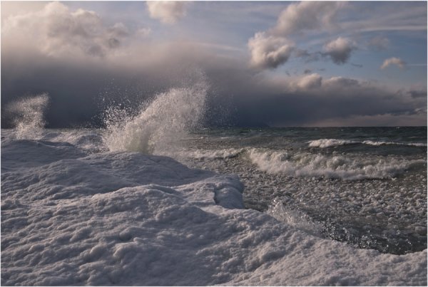 Озеро Байкал шторм