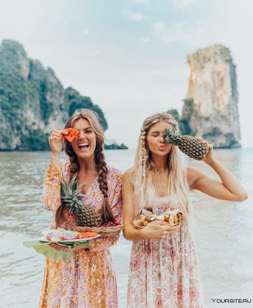 Подружки на море