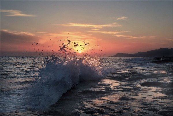 Средиземное неспокойное море