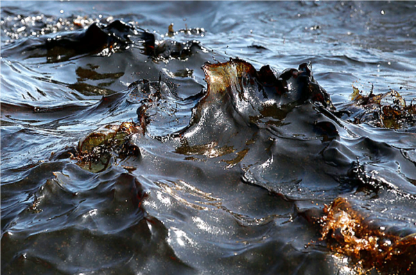 Черное море загрязненное нефтепродуктами