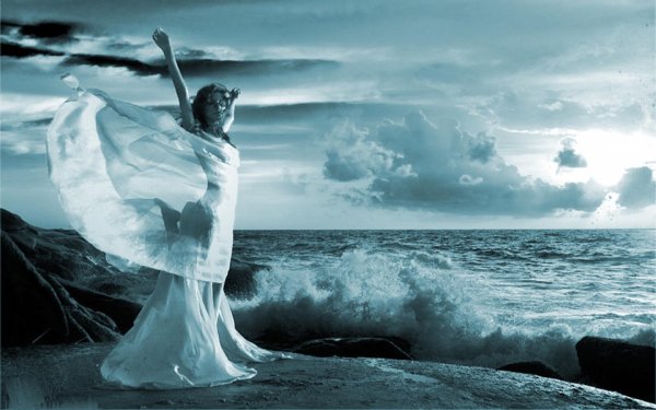 Одинокая девушка