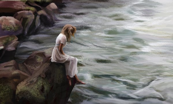 Одинокая девушка у моря