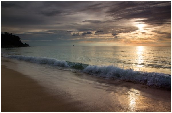 Девушка на волне