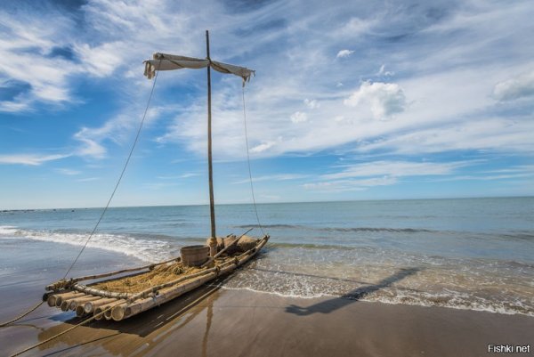 Плот в море