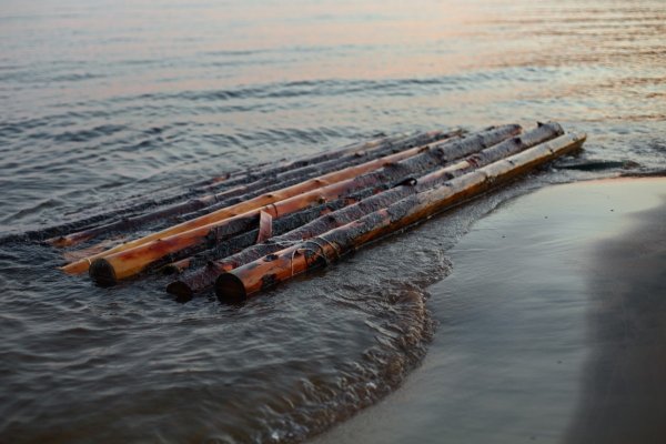 Человек на плоту