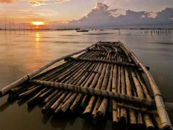 Человек на плоту