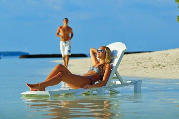 Шезлонг на пляже