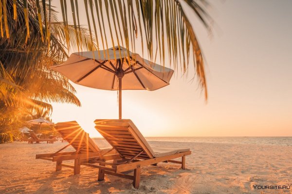 Лежак на море