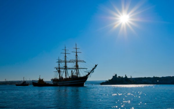 Корабль в море