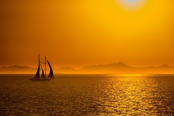 Море скалы закат яхта