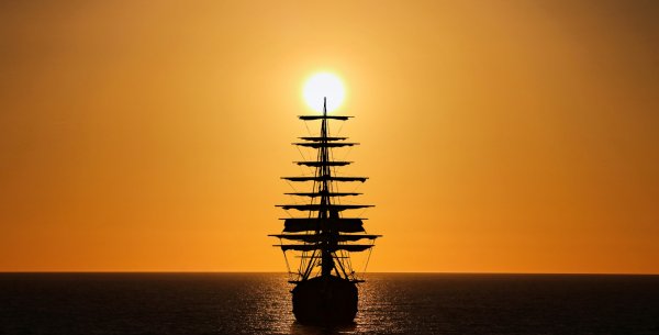 Фон море корабль