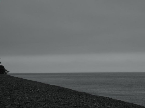 Пасмурный пляж