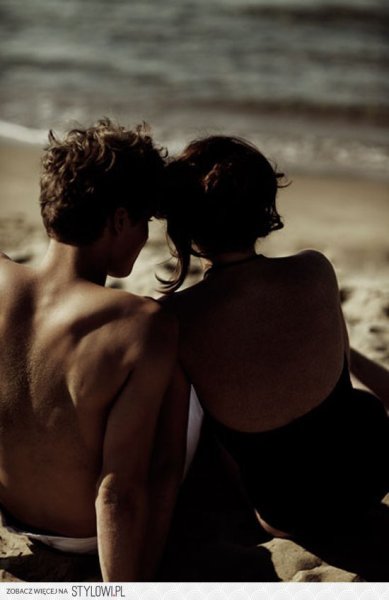 Пара на море чб