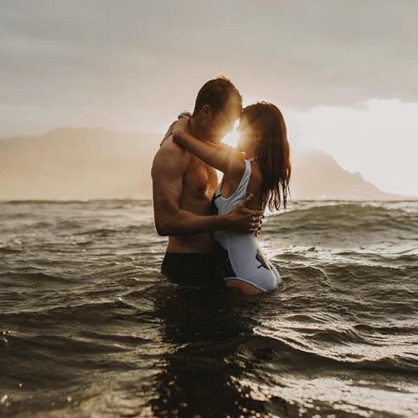 Влюбленные на берегу моря