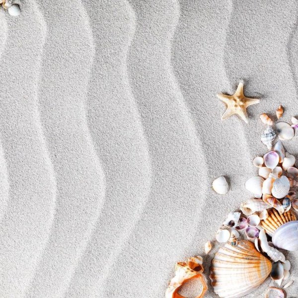 Светло голубой цвет воды