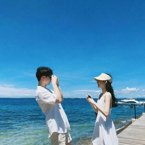 Корейская пара на море