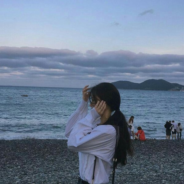 Кореянка на берегу моря