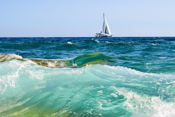Голубое море