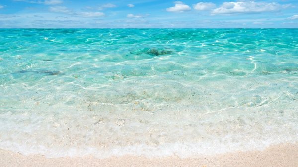 Море бирюзового цвета