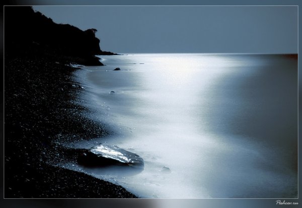 Тропинки ночью море