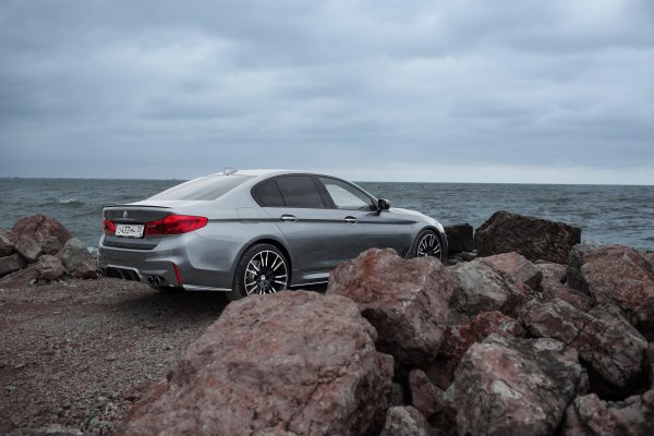 БМВ м5 на море