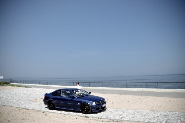 W213 Mercedes около моря