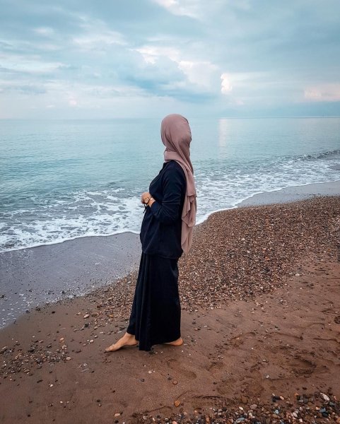 Девушка в хиджабе фото на аватар скачать