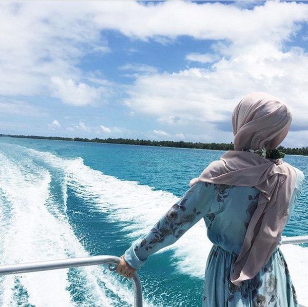 Мусульманка на море