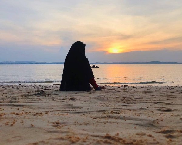 В хиджабе на море